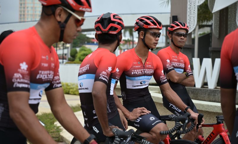 LWP_6143 Terengganu Polygon Cycling Team on Their Road Bike