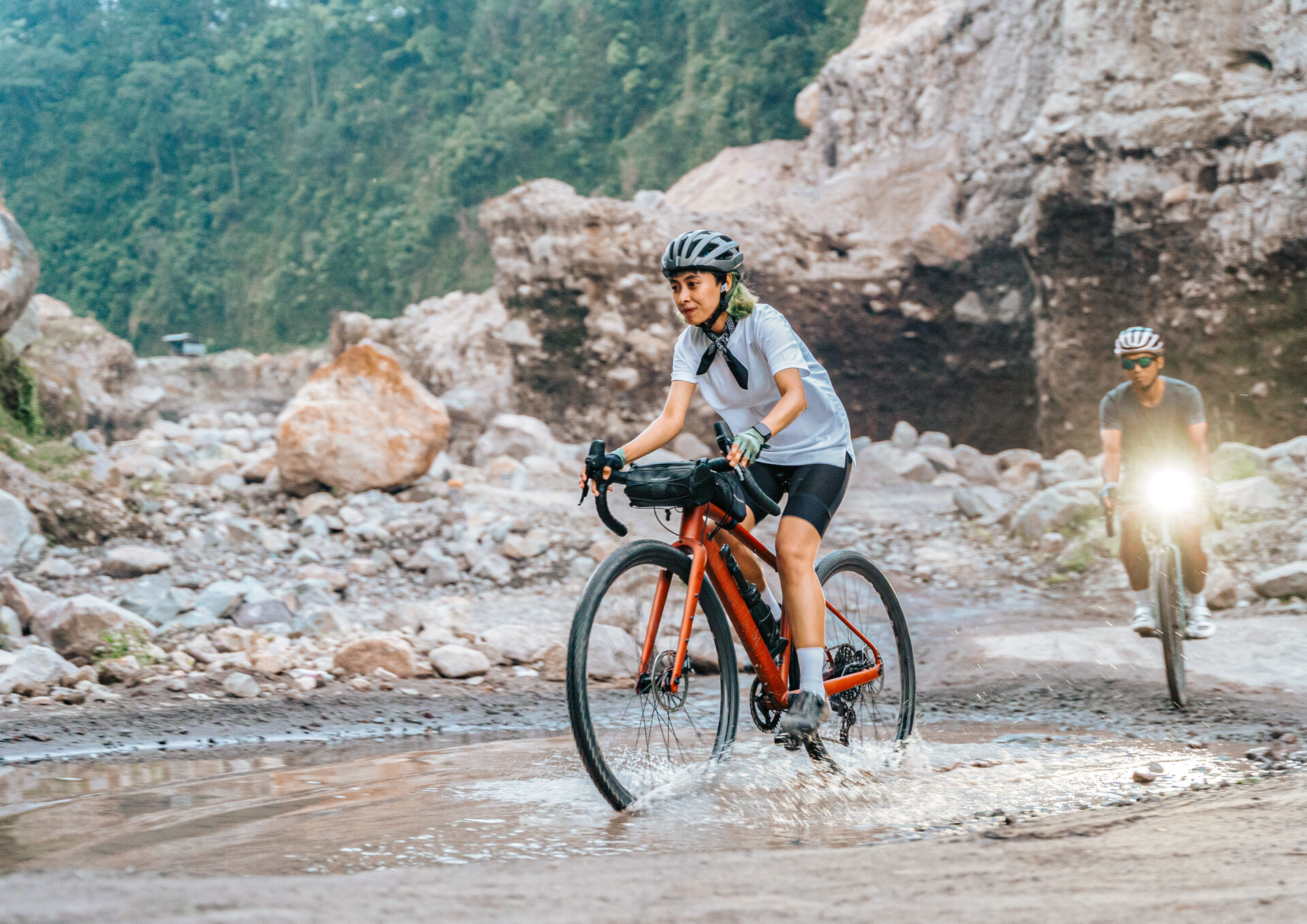 Polygon Bend R7 heading on a puddle