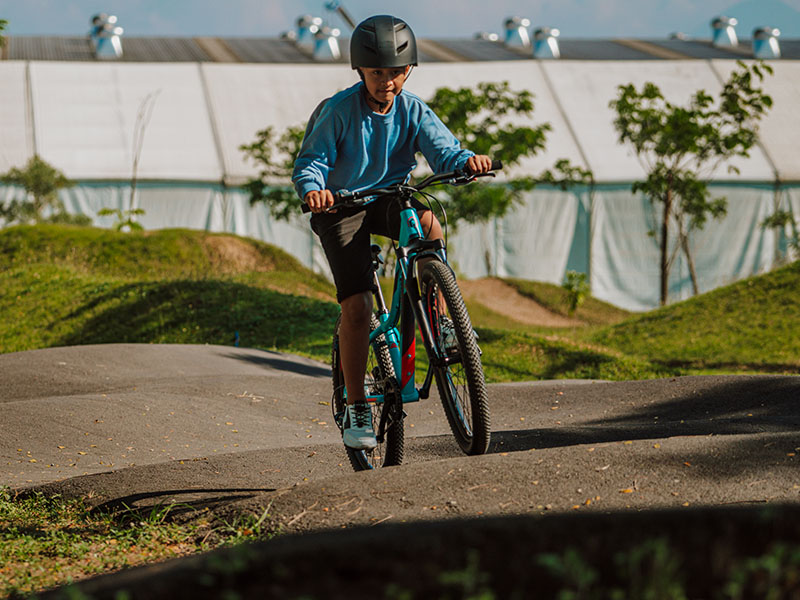 Si Kecil Melewati Rintangan Di Bike Park Dengan Polygon Junior Mtb