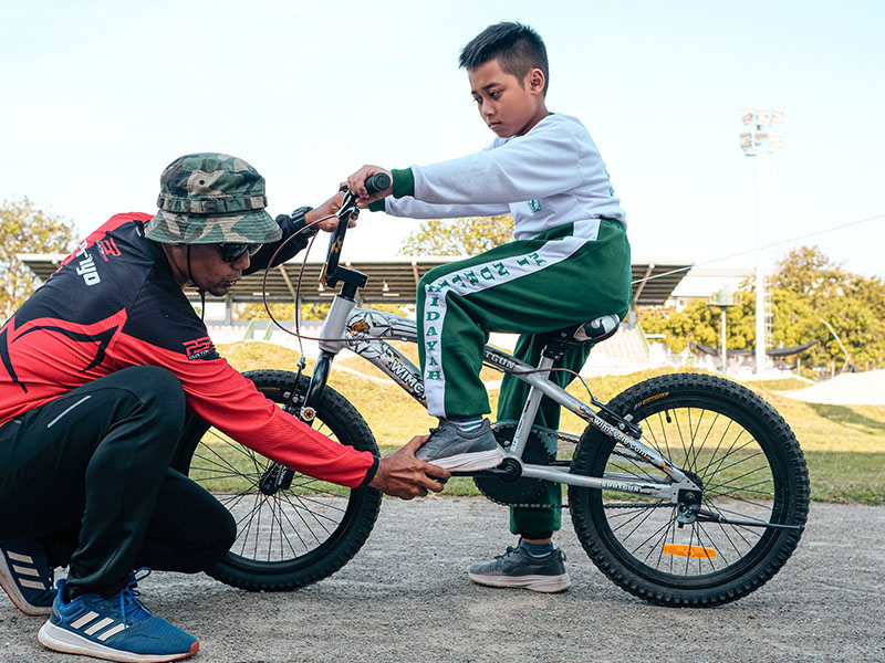 Mengukur Tinggi Badan Si Kecil Pada Sepeda Anak Bmx
