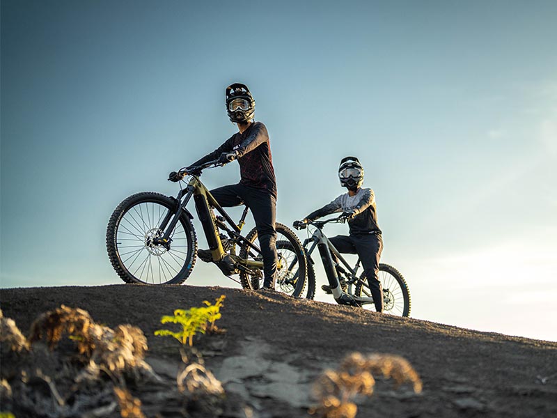 Jangkauan bersepeda dengan e-mtb & sepeda gunung reguler