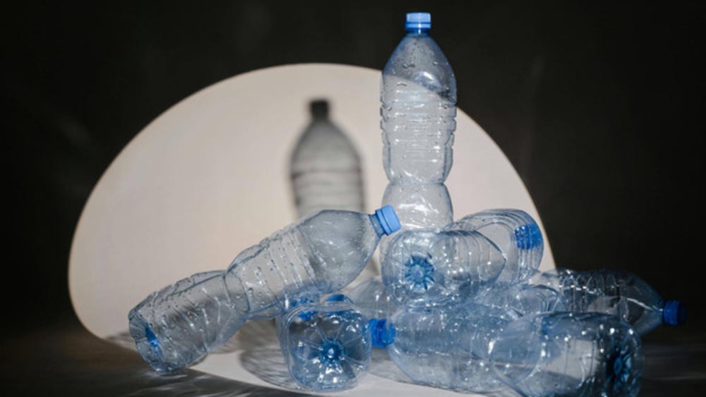Botol Minum Bekas Menjadi Tempat Penyimpanan