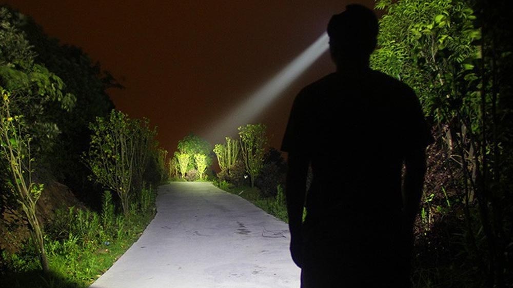 Menggunakan Lampu Sepeda Sebagai Senter