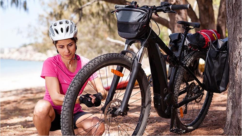 Checking Elecric Bikes’ Components Before Departure