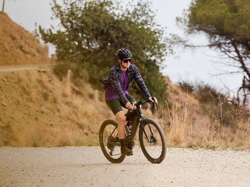 Gowes Dengan Sepeda Gravel Elektrik