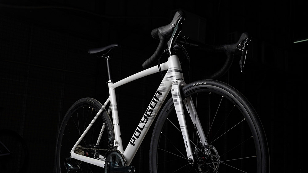 Sepeda road bike all-rounder Polygon Strattos S4D