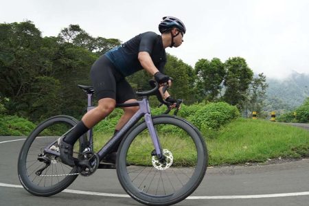 Bersepeda Menggunakan Road Bike Polygon