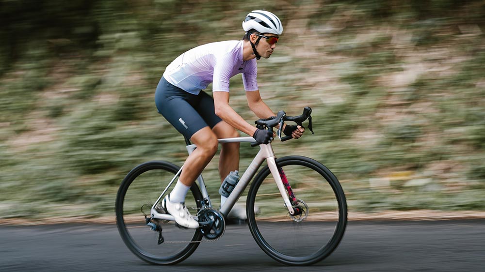 Melaju menembus angin dengan road bike Polygon