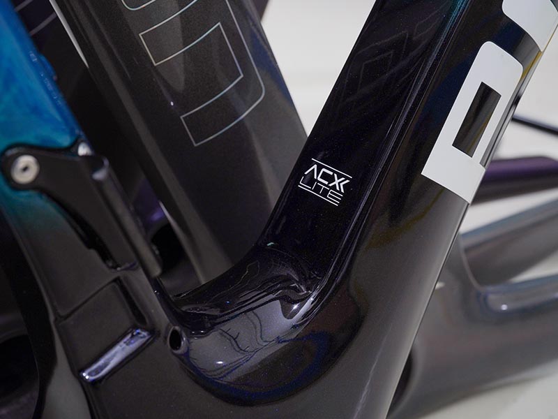 A Lightweight &Amp; Aerodynamic Road Bike Frame