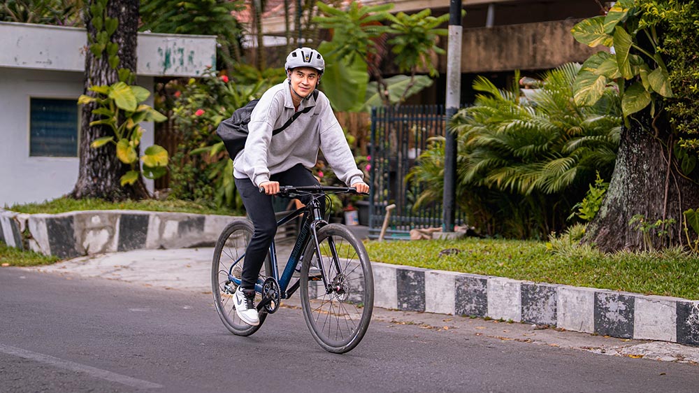 Rider demonstrating proper posture on a bicycle to prevent back pain.