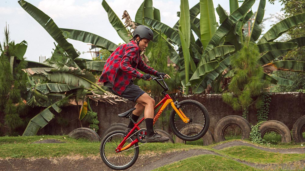 Polygon Razor Built For Speed And Sharp Handling