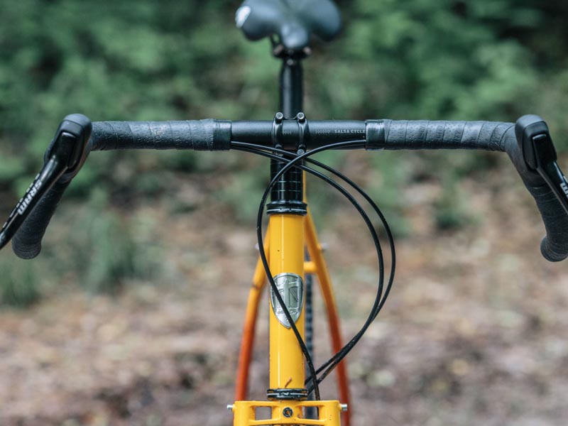 Repurposed MTB handlebar on gravel bicycle