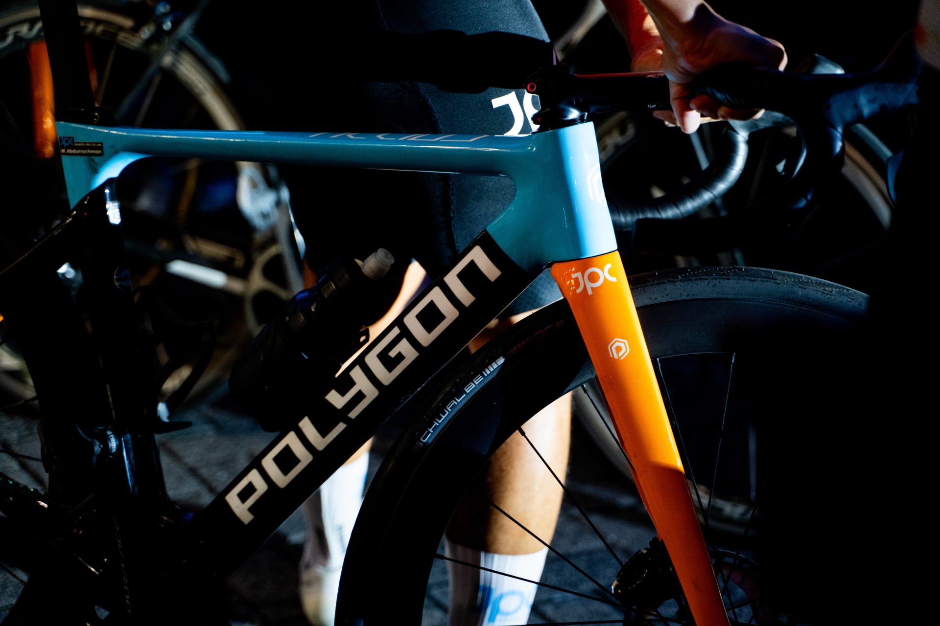 Detail road bike Polygon Helios A seri Jakarta Pro Cycling Team yang baru diluncurkan