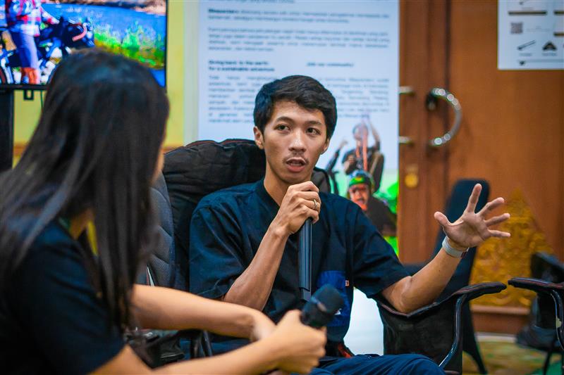 Sesi Pertemuan Para Petualangan Untuk Bertukar Cerita