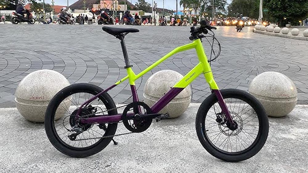 Compact Polygon Gili Velo electric mini velo for city riding
