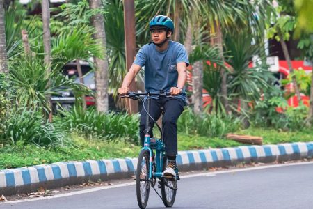 Cruising On Urban Streets With The Polygon Urbano Folding Bike