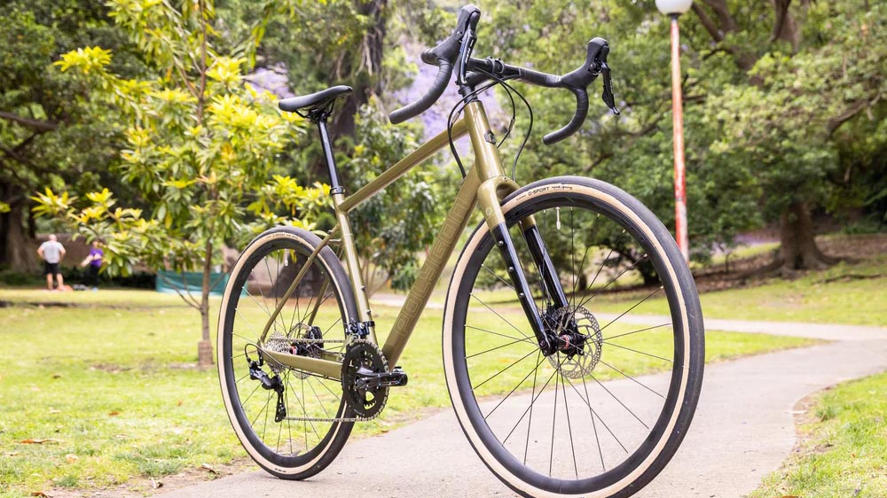 Polygon Path X5 with lightweight alloy frame for gravel riding
