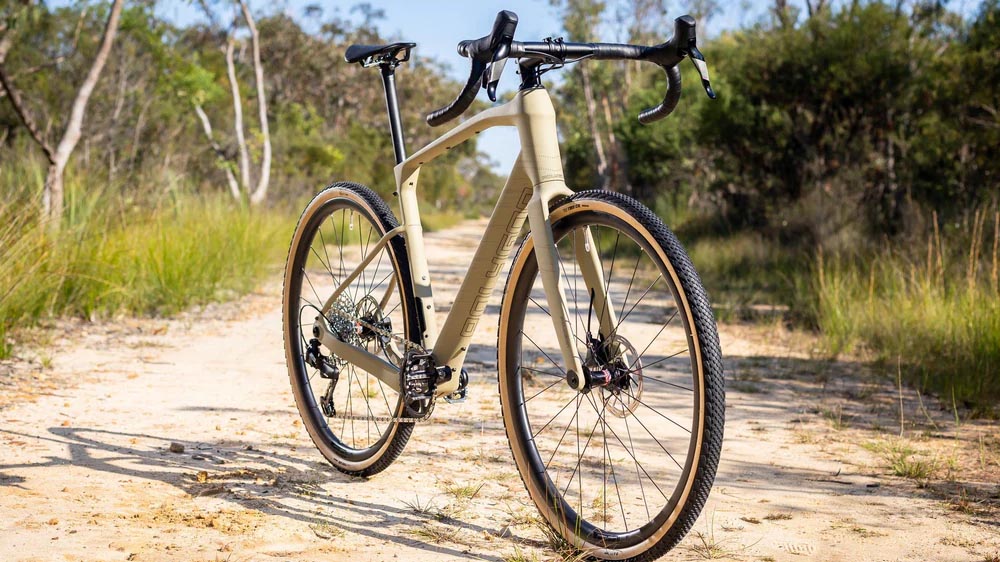 Polygon Tambora G7 featuring a carbon frame for performance gravel rides