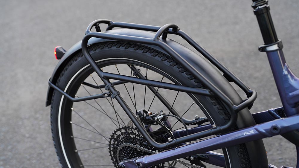 Durable all terrain tires on the Siskiu HE electric bike