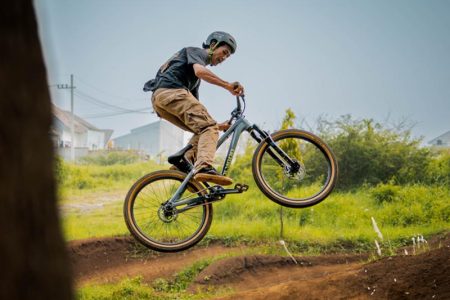 Amazing Performance With A Polygon’s Dirt Jump Bike