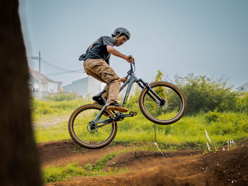 Amazing Performance With A Polygon’s Dirt Jump Bike