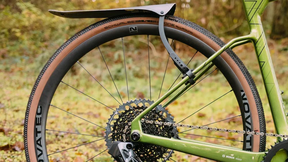 Setting up a fender on a gravel bike