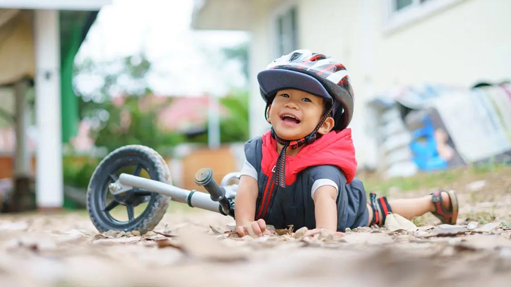 Falling from a kids bike creates a bad experience