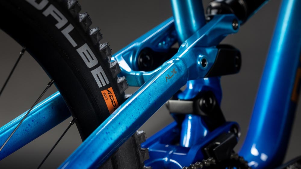 Essential features of downhill mountain bikes
