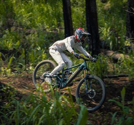 Polygon E Mtb Tackling Rugged Trails