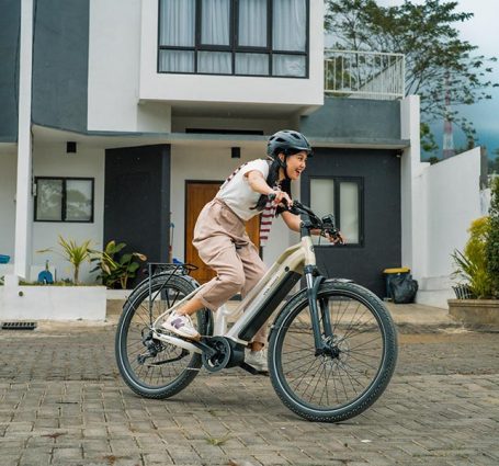 Commuting With The Polygon Kalosi Lanes Prime Electric Bike