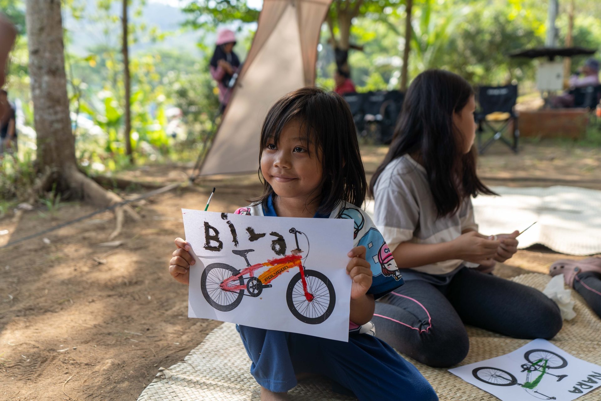 Anak-Anak Diajak Melakukan Kegiatan Menggambar