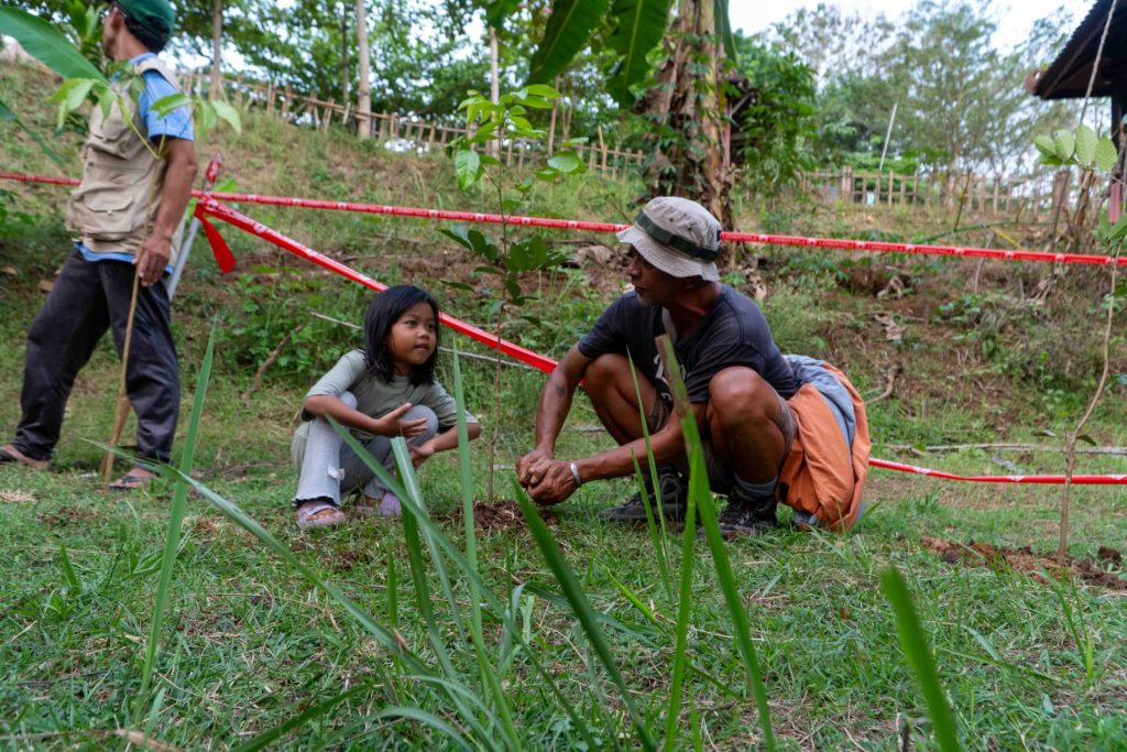 Anak-Anak Diajak Untuk Berinteraksi Dengan Alam