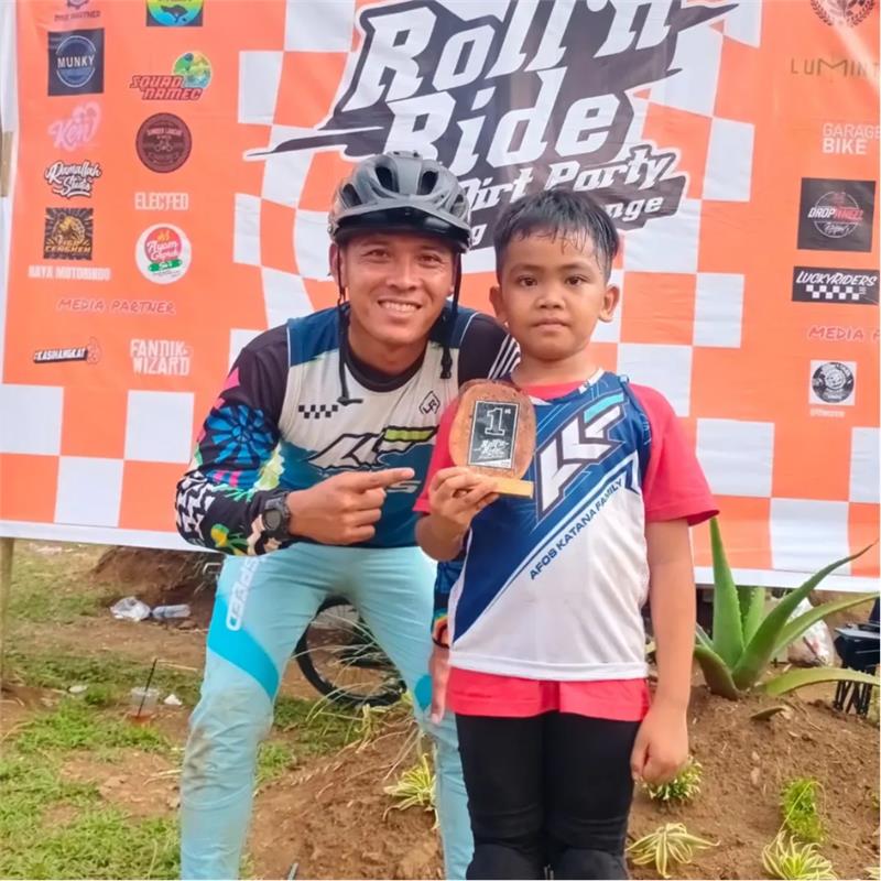 Afos Katana Dan Atlet Sepeda Cilik Binaannya