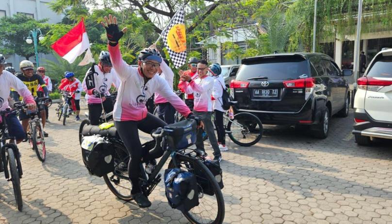 Keberangkatan Opa Sugai Dari Surabaya Ke Mekkah