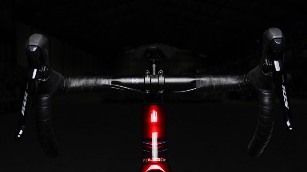 The Strattos Road Bike's Comfortable Handlebars