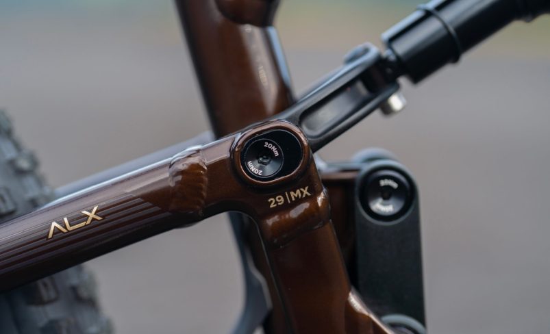 2027 COLLOSUS T8 Trail MTB 4