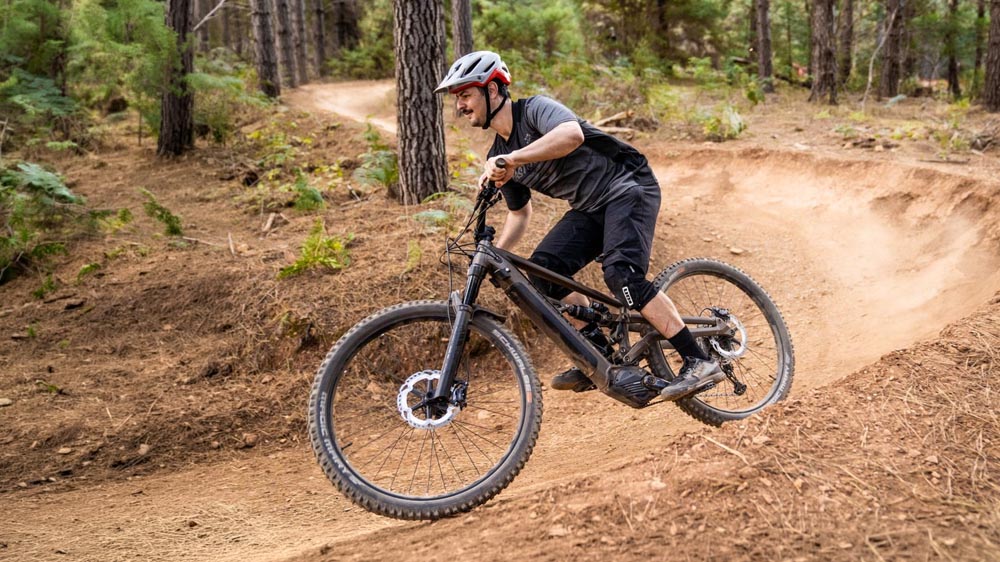 Riding The Collosus N8E E-Mtb