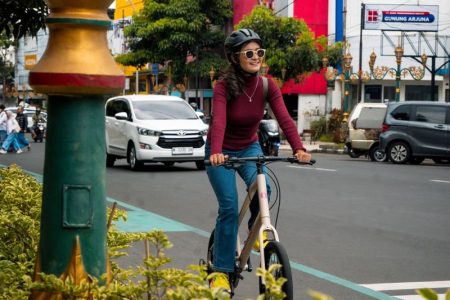 Plg-Two Wheels Smarter City-Header Urban Cycling With Polygon City Bikes